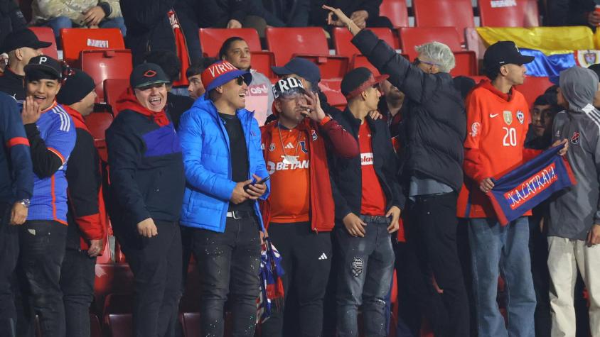 Hinchas de Universidad de Chile apoyaron a Independiente de Medellín en su duelo ante Palestino