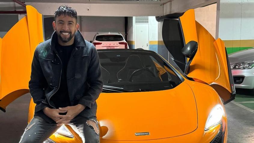 Mauricio Isla junto a su auto deportivo - Créditos: @mauricioisla4chile