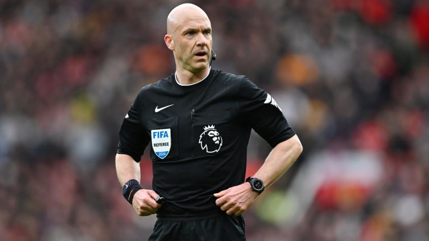 ¿Cómo sería en Chile? Árbitros de la Premier League deberán revelar de qué equipo son hinchas