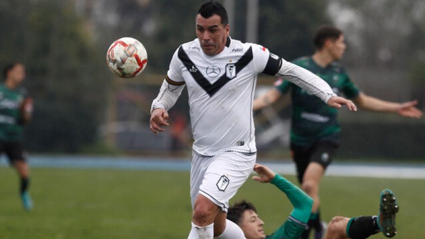Ex delantero de U de Chile arremete contra Esteban Paredes: Sifup tuvo que salir al paso