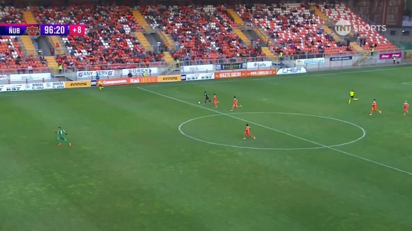 ¡Te pasaste! Así fue el golazo de mitad de cancha de Patricio Rubio