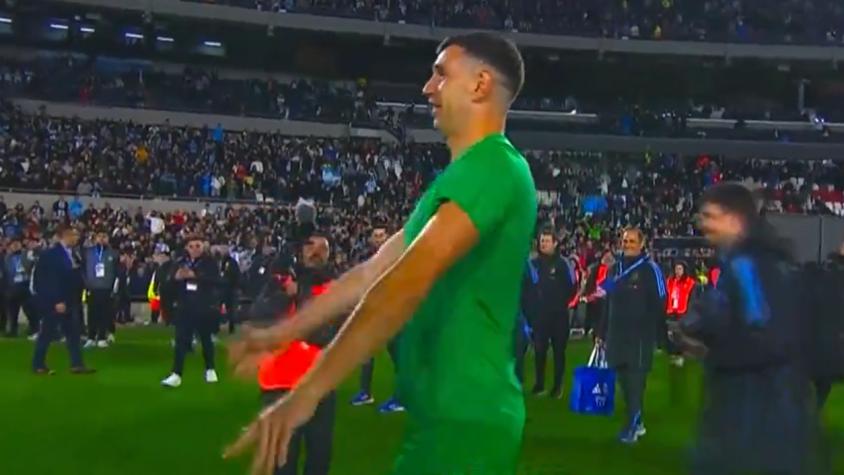 VIDEO | La polémica celebración de Emiliano Martínez después de la derrota de Chile ante Argentina