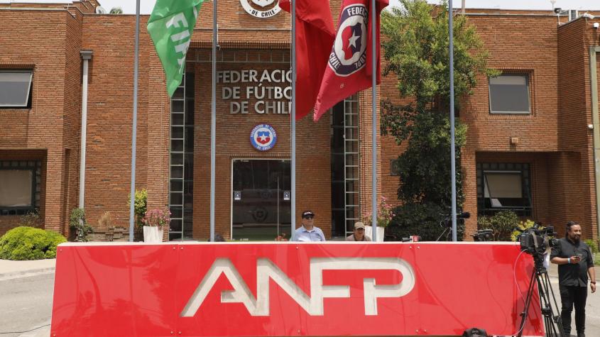ANFP rompe el silencio y emite comunicado por vínculo con barrista de U de Chile