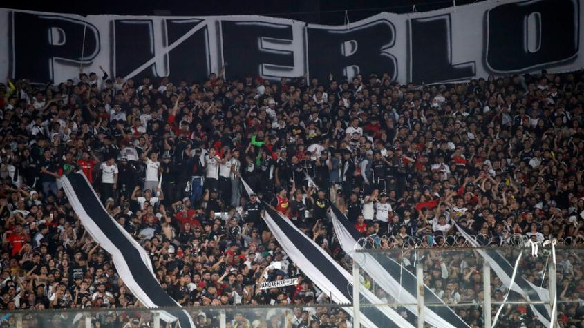 Hinchas de River Plate en duelo con Colo Colo - Créditos: Photosport