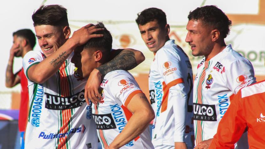 ¡Exótica! Así es la nueva y sorprendente camiseta de Cobresal