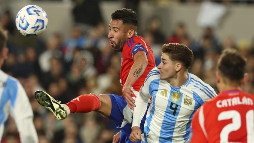 Mauricio Isla en la Roja. Crédito: Photosport.