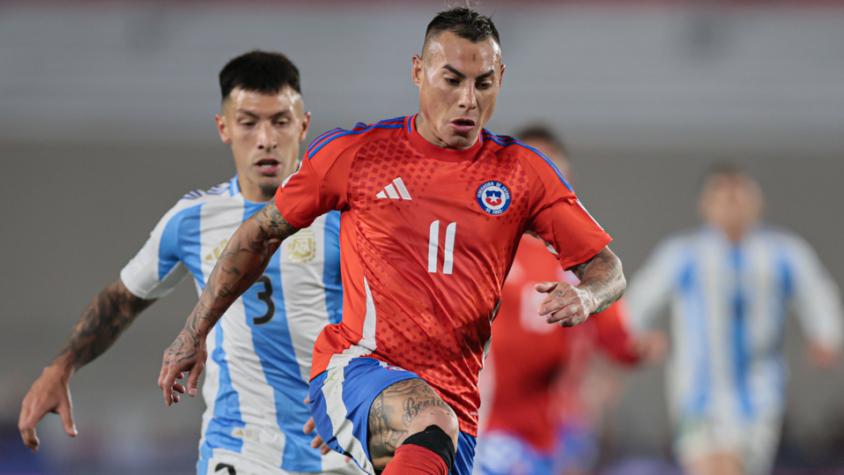 Eduardo Vargas en la Roja. Crédito: Photosport.