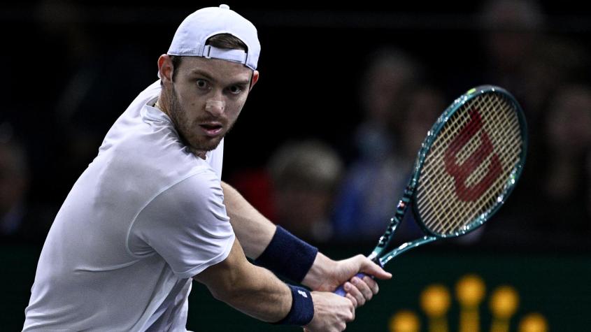 Nicolás Jarry cae luchando ante Carlos Alcaraz y se despide del Masters de París