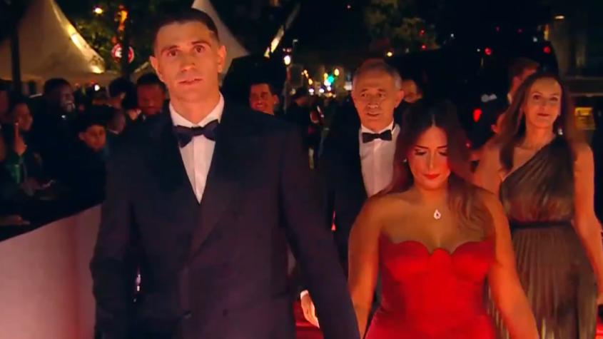 VIDEO: Dibu Martínez es pifiado y vive vergonzoso paso por la alfombra roja del Balón de Oro
