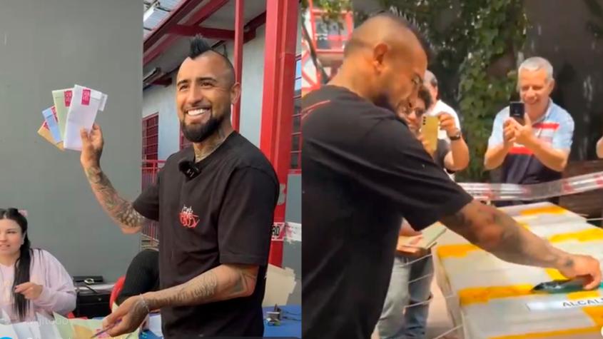 Arturo Vidal vota por primera vez y se burla de U de Chile: “El azul segundo”