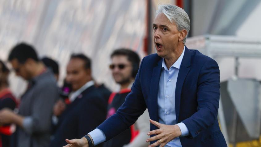 “El árbitro se equivocó”: Tiago Nunes carga contra Cristián Garay por polémica en el Clásico Universitario