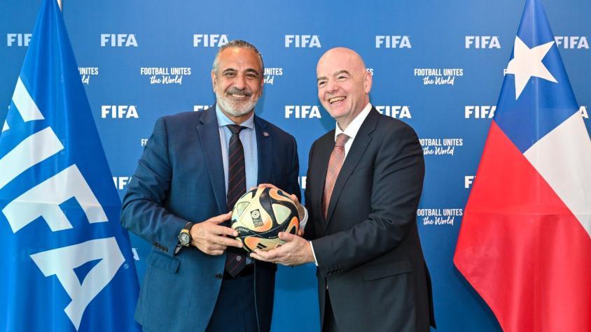 Pablo Milad junto a Gianni Infantino - Créditos: ANFP