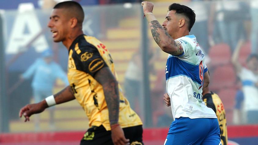 Lo festejan los 'Cruzados': Fernando Zampedri se convirtió en el primer pentagoleador del fútbol chileno