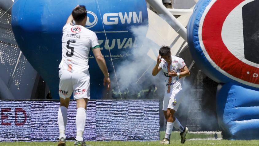 Bochornoso final de torneo: lanzan pirotecnia a jugador de Cobresal y suspenden partido con La Calera