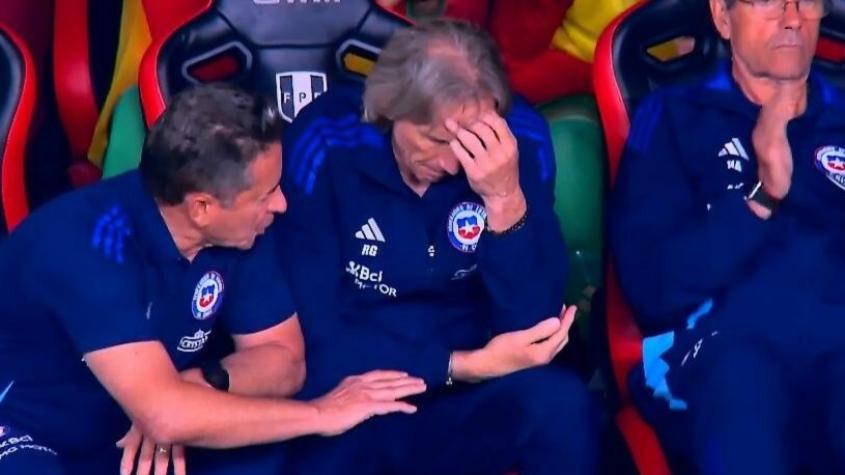 “Esperando que lo echen”: El gesto de Ricardo Gareca que se hizo viral en el partido de la Roja