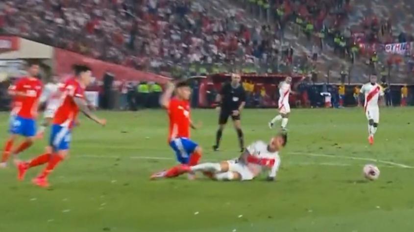 Era la derrota de Chile: El penal cobrado en el último minuto a favor de Perú que anuló el VAR