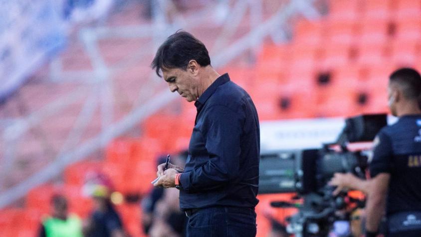 Gustavo Quinteros no lo pasa bien en Argentina: Suma terrible racha y puede perder el título