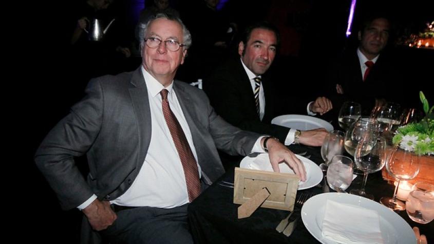 Crisis en Azul Azul : Ex administrador de U de Chile cuestiona compra de acciones de Michael Clark y caso Sartor