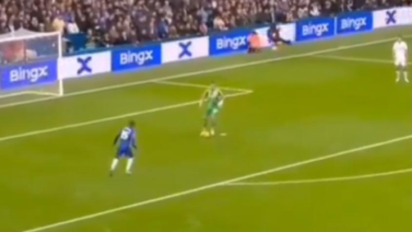 ¿El mejor arquero del mundo? Dibu Martínez nuevamente protagonizó groseros errores en derrota de Aston Villa 