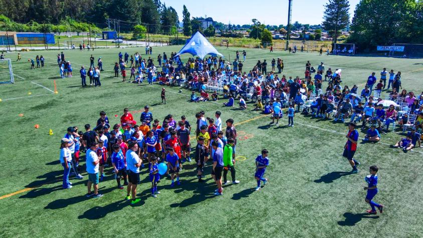 Manuel Neira y Rafael Olarra protagonizaron cierre de Clínica de Fútbol para niños de Penco