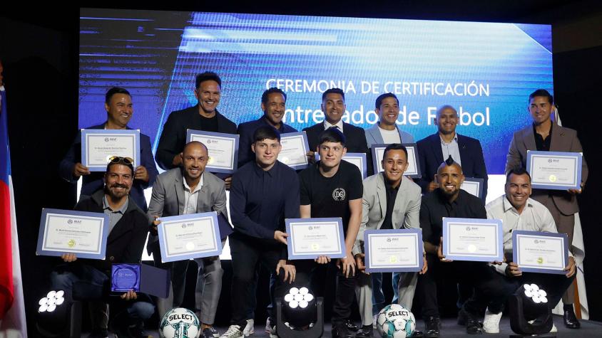 Jugadores y exjugadores se titularon de DT - Créditos:Felipe Almazan U. - Comunicaciones FFCH