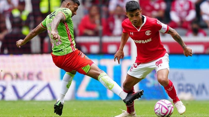 ¿Se acerca a Colo Colo? Toluca quiere hacer caja y pone precio a Claudio Baeza