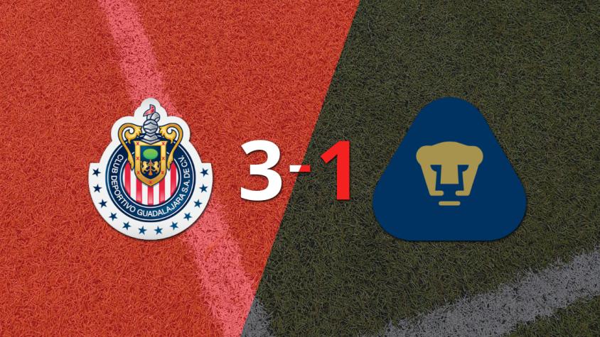 Chivas superó por 3-1 a Pumas UNAM como local