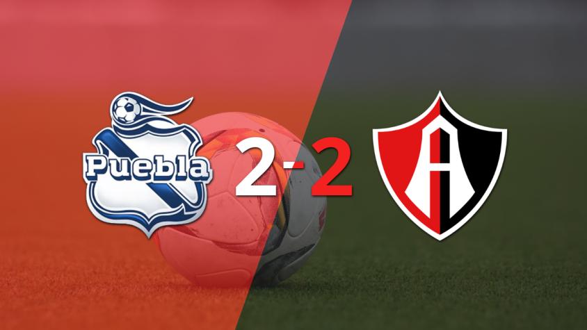 En un emocionante partido, Puebla y Atlas empataron 2-2