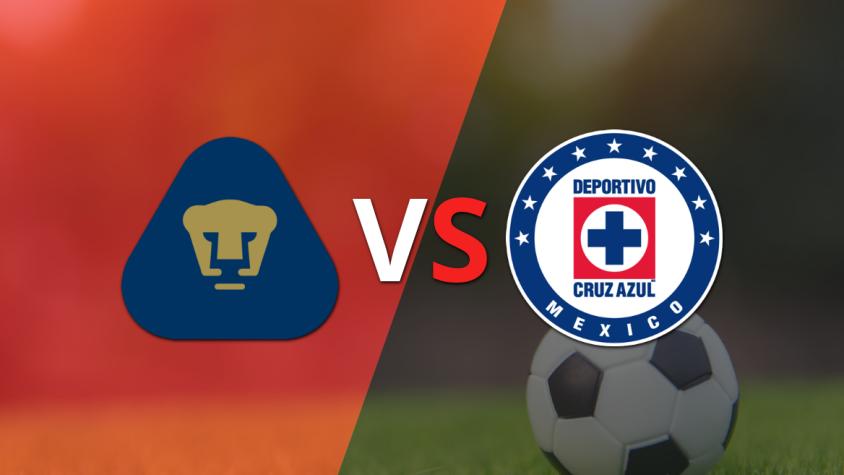 Pumas UNAM y Cruz Azul empatan sin goles en el inicio del segundo tiempo