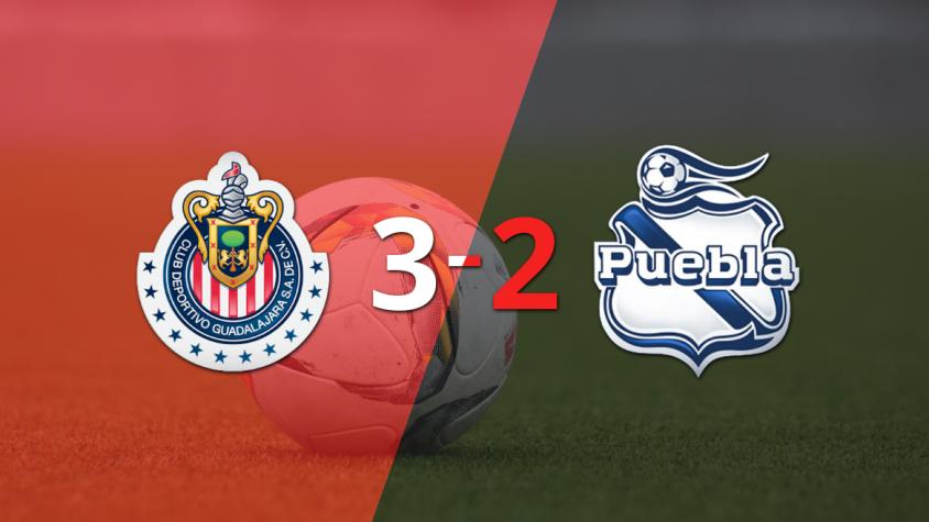 Vibrante 3-2 en el triunfo de Chivas sobre Puebla
