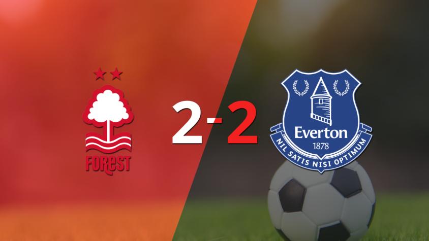 Con dos goles de Brennan Johnson, Nottingham Forest igualó ante Everton