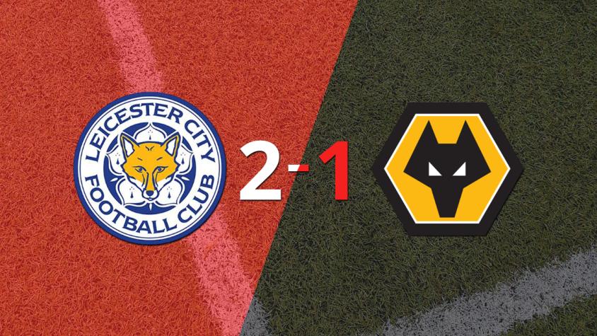 Leicester City logra 3 puntos al vencer de local a Wolverhampton 2-1
