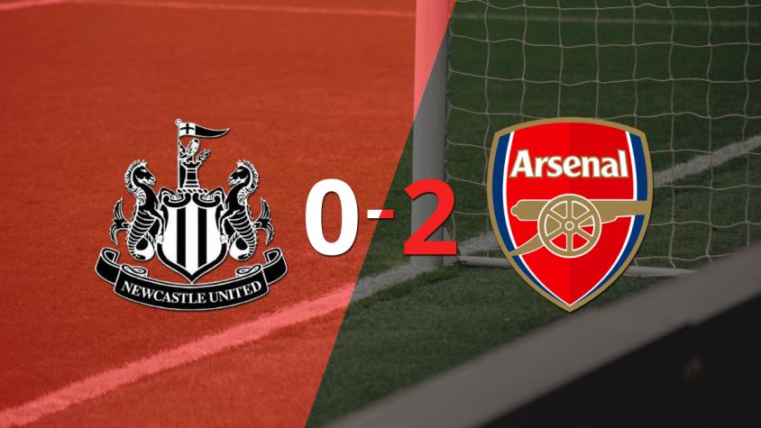 Arsenal, de visitante, derrotó 2-0 a Newcastle United