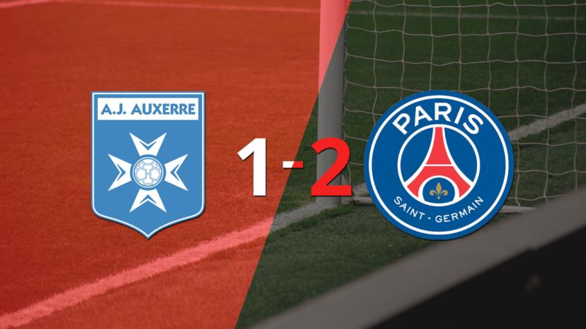 PSG gana 2-1 a Auxerre con doblete de Kylian Mbappé