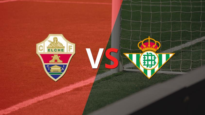 Betis gana a Elche por 3 a 2