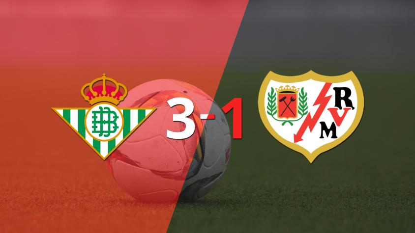 Sin muchas complicaciones, Betis goleó 3-1 a Rayo Vallecano