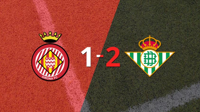 Borja Iglesias anota doblete en la victoria por 2 a 1 de Betis sobre Girona