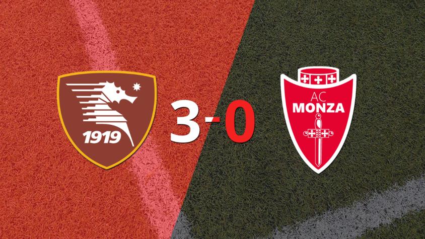 Monza se fue goleado 3-0 en su visita a Salernitana
