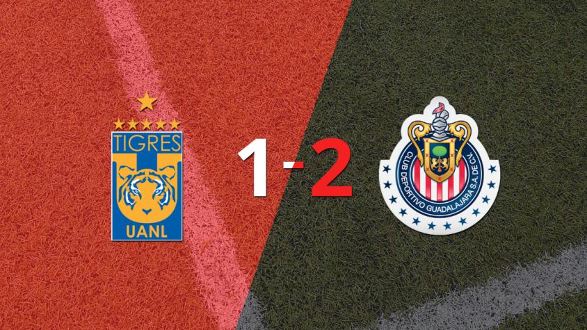 Chivas venció con lo justo a Tigres como visitante