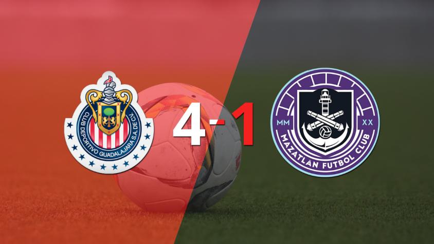 Mazatlán fue superado fácilmente y cayó 4-1 contra Chivas