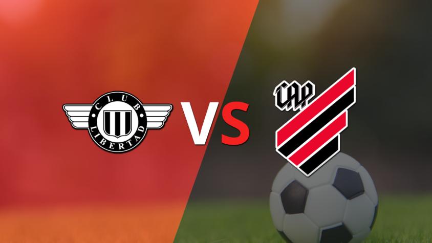 Athletico Paranaense le está ganado a Libertad por 2 a 1