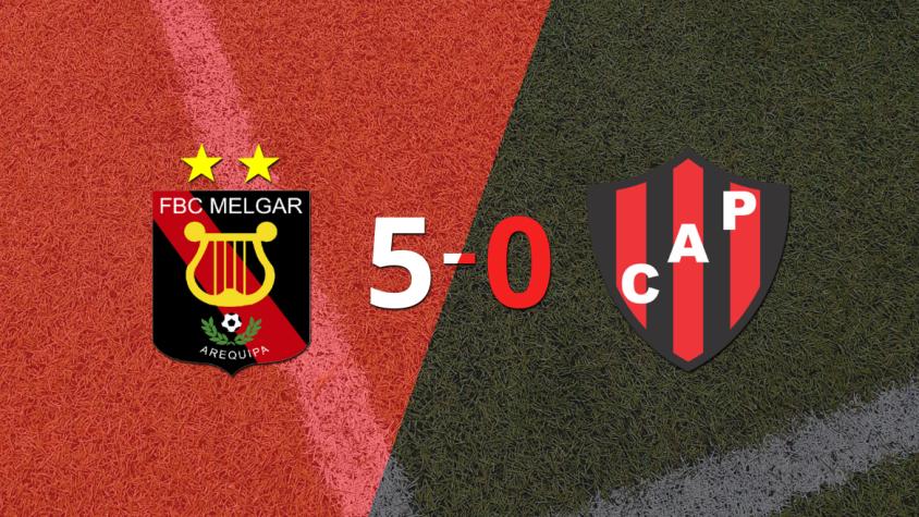 Melgar goleó 5-0 a Patronato con doblete de Bernardo Cuesta