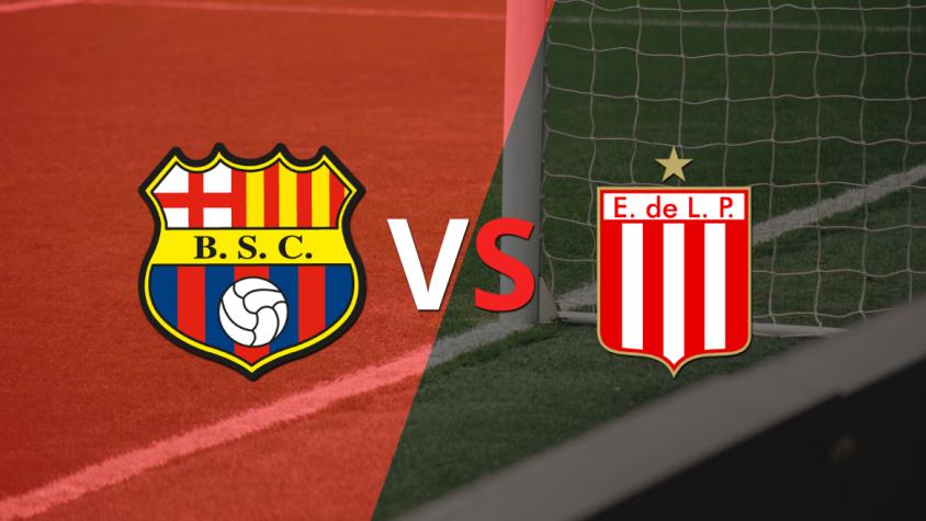 Barcelona y Estudiantes intentan romper el empate en el segundo tiempo