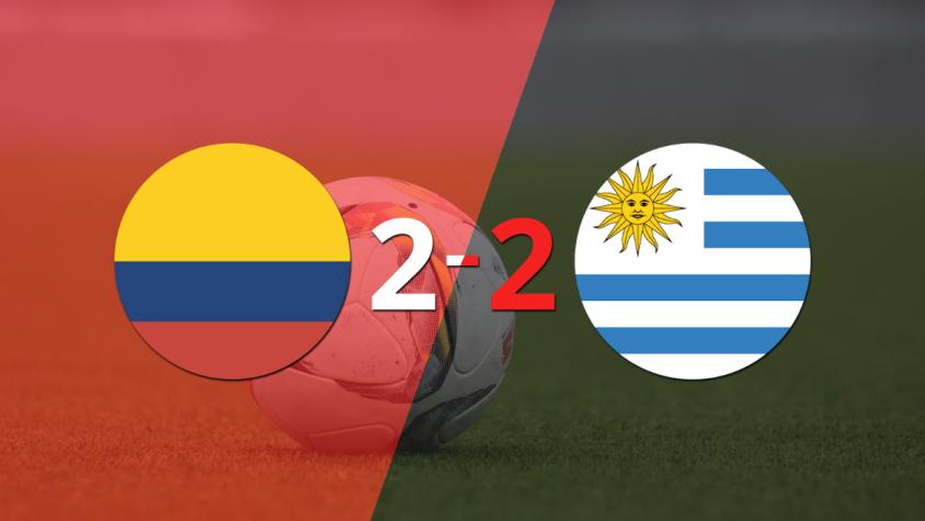 En un emocionante partido, Colombia y Uruguay empataron 2-2