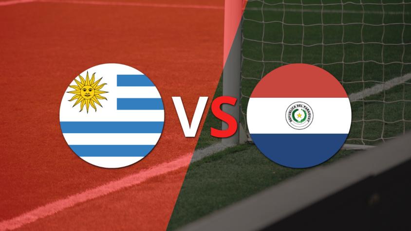 Se juega el segundo tiempo del empate en 0 entre Uruguay y Paraguay