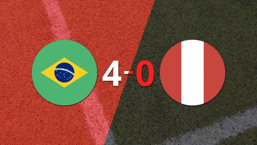 Brasil goleó 4-0 a Perú con doblete de Raphinha