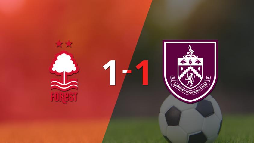 Burnley logró sacar el empate a 1 gol en casa de Nottingham Forest