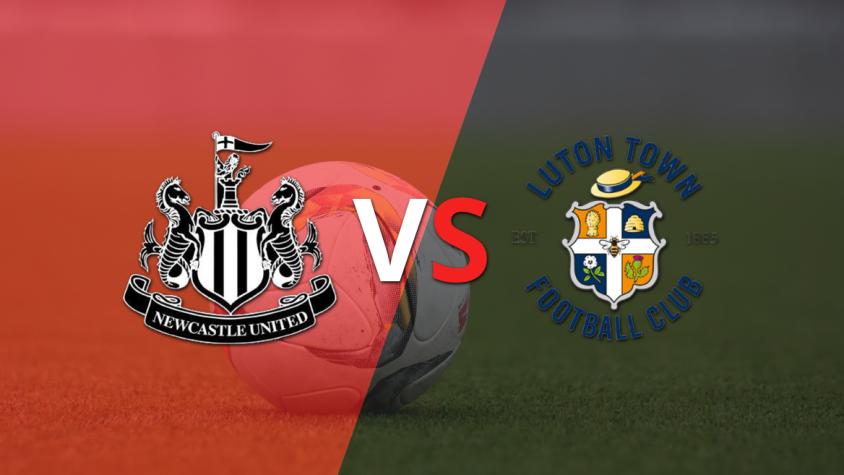 Newcastle United y Luton Town regalan feria de goles en el estadio St. James Park