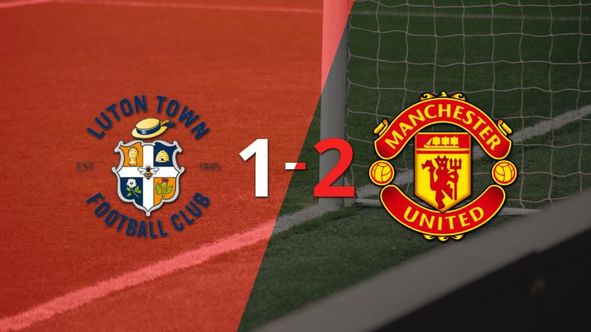 Manchester United gana 2-1 a Luton Town con doblete de Rasmus Hojlund