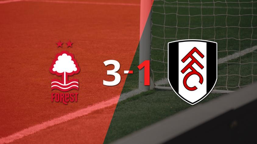 Nottingham Forest logra una victoria de 2-1 sobre Fulham